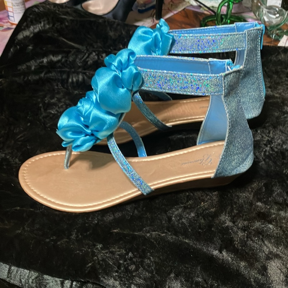 Glamorous blue flower, petal sandals